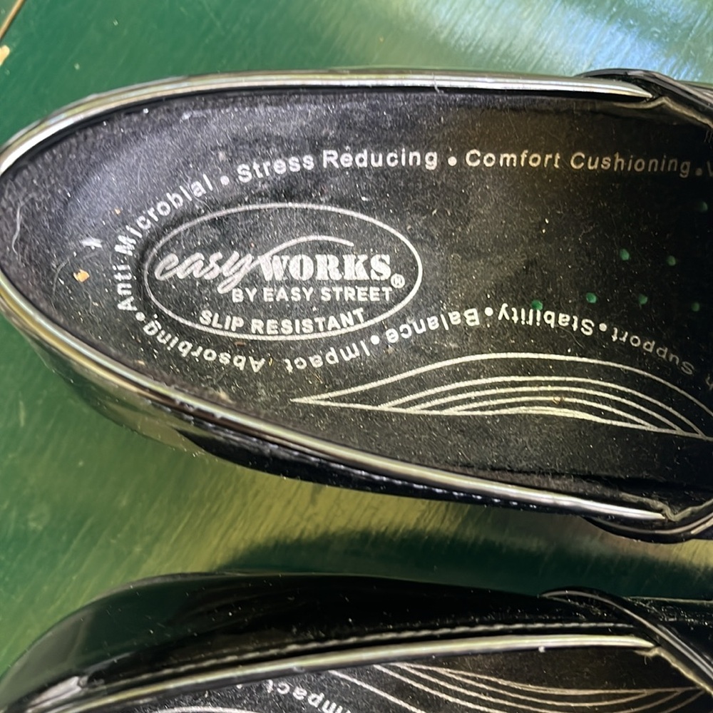 Clogs - Picture 2 of 5